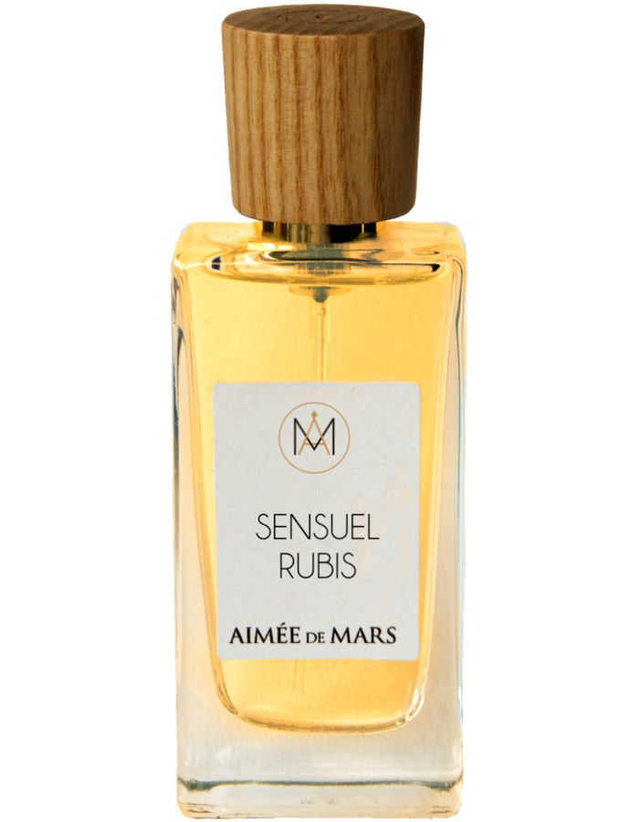 Aimée De Mars Sensuel Rubis Edp opent met frisse en bloemige noten van gardenia, gevolgd door de delicatesse van framboos en violet en een houtachtige karakter van Oudh en wierook.