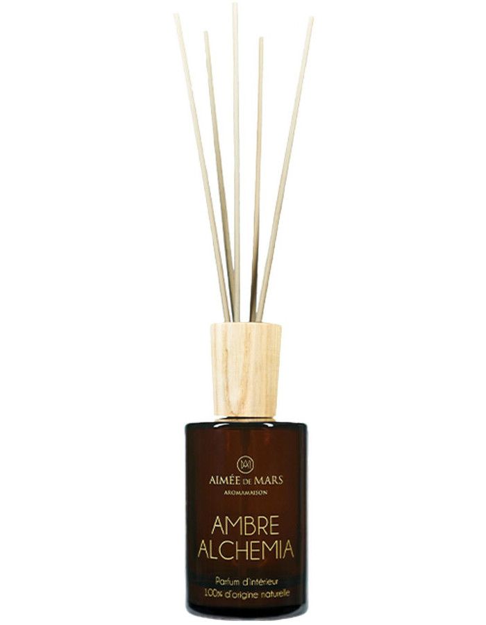 Aimee de Mars Home Perfume Sticks Ambre Alchemia is een geur die je huis vult met warmte en mysterie met rijke tonen van vanille, mirre en benzoë om je te helpen ontsnappen aan de dagelijkse drukte.