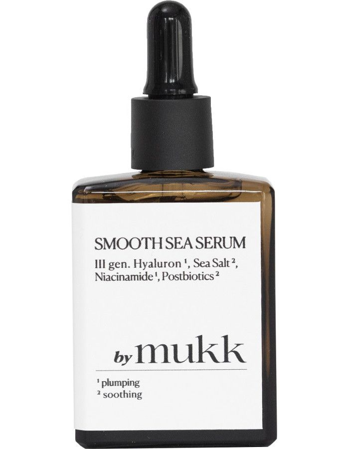 By Mukk Smooth Sea Serum is een huidverstevigend serum dat gericht is op het verminderen van fijne lijntjes en hyperpigmentatie.