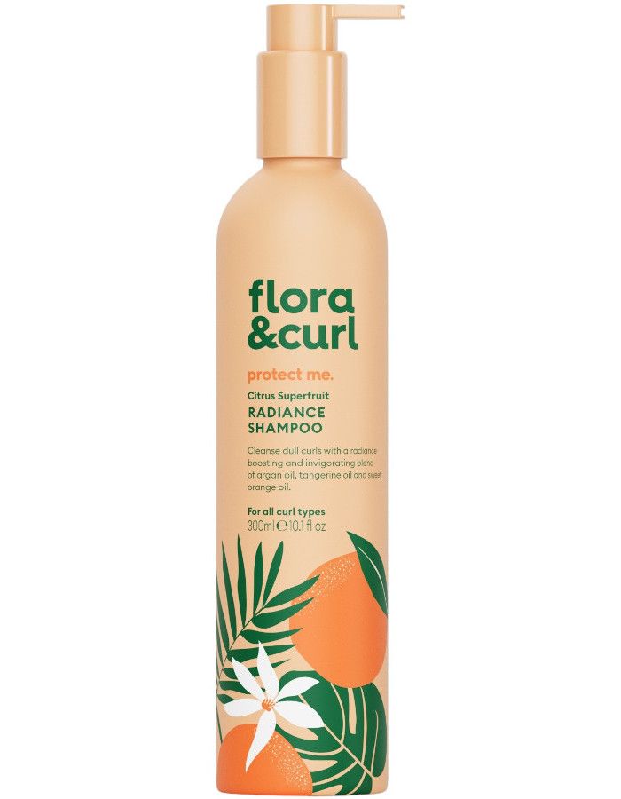 Flora & Curl Citrus Superfruit Radiance Shampoo geeft doffe krullen een boost met glansherstellende botanische ingredienten