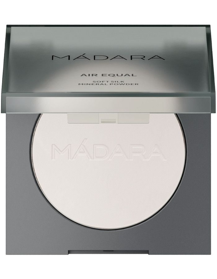 Mádara Air Equal Silk Mineral Powder 00 Translucent voelt als een zijdezachte sluier op je huid. Dit lichtgewicht minerale poeder blendt naadloos met de huid voor een natuurlijke finish.