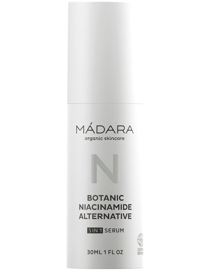 Mádara Botanic Niacinamide Alternative Serum, vervaardigd uit plantaardige werkzame stoffen, gaat verder dan alleen het verbeteren van de textuur van de huid.