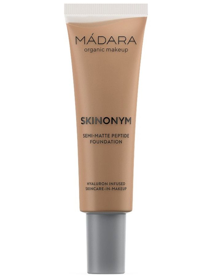 Mádara Skinonym Semi-matte Peptide Foundation 65 Warm Tan past zich aan de unieke textuur van je huid voor een onberispelijke teint zonder zichtbare sporen van aanwezigheid.
