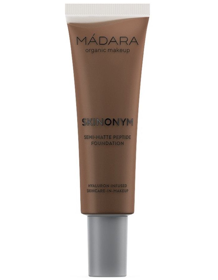 Mádara Skinonym Semi-matte Peptide Foundation 95 Oak past zich aan de unieke textuur van je huid voor een onberispelijke teint zonder zichtbare sporen van aanwezigheid.