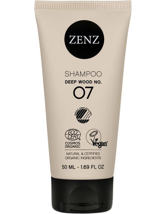 Zenz Organic Shampoo Deep Wood No 07 met een specifieke focus op krullend en droog haar en hoofdhuidproblemen, belooft vocht, kracht en vitaliteit.
