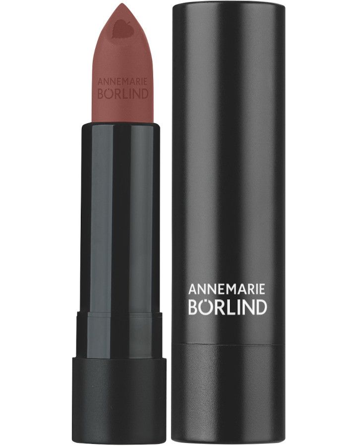 Ontdek Lipstick Matt Truffle Plum – intense kleur, fluweelzachte textuur en natuurlijke verzorging. Vrij van dierlijke ingrediënten.