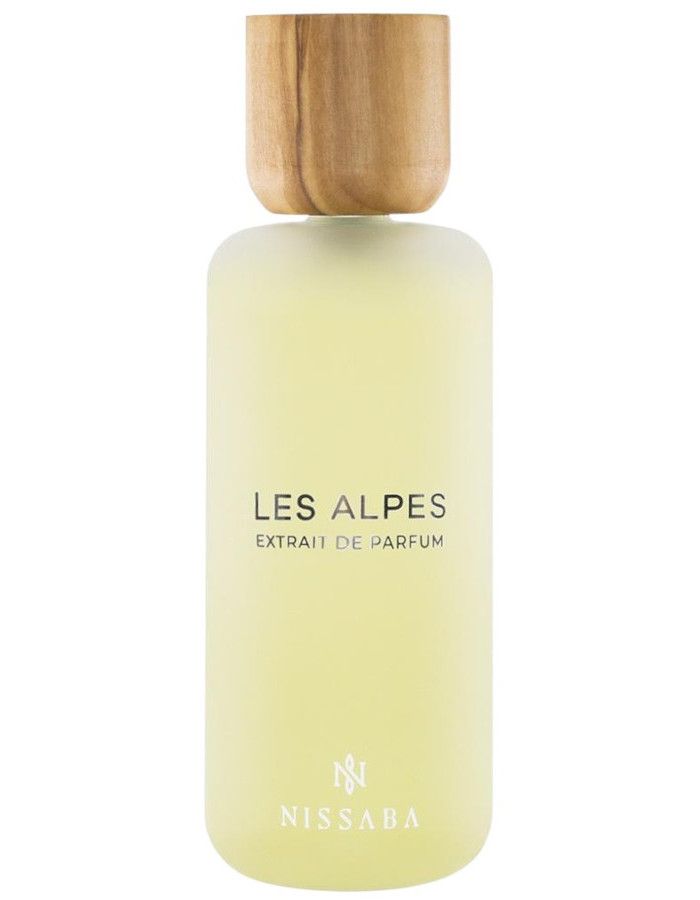 Nissaba Les Alpes Extrait de Parfum vangt de frisse berglucht met jeneverbes, hooi en dennenhout. Een puur en duurzaam niche parfum.